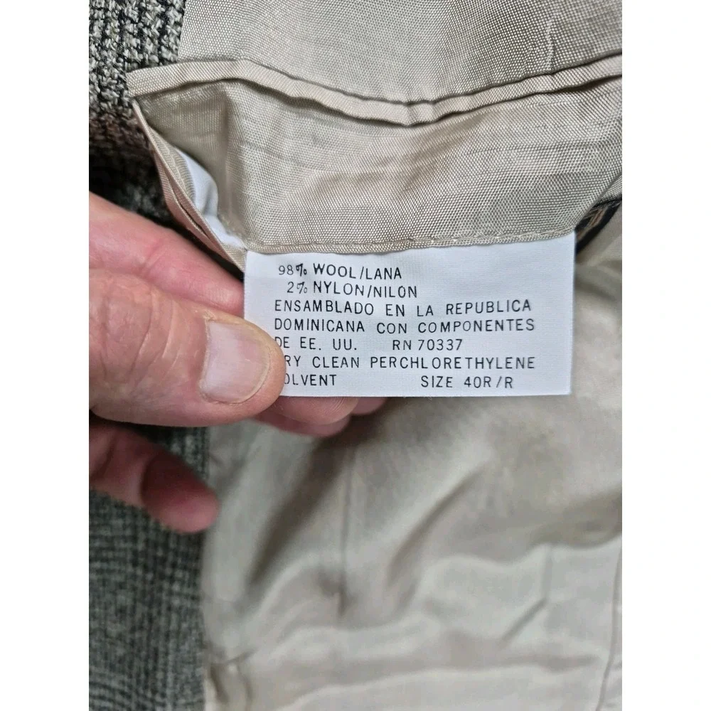 J Riggins Mens Wool Sports Coat 40R Taupe Plaid 3 Button Blazer P506